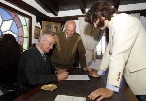 morante-firma-con-ramon-valencia-sevilla