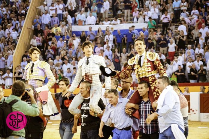 Castella, Manzanares y Roca Rey a hombros en Alicante