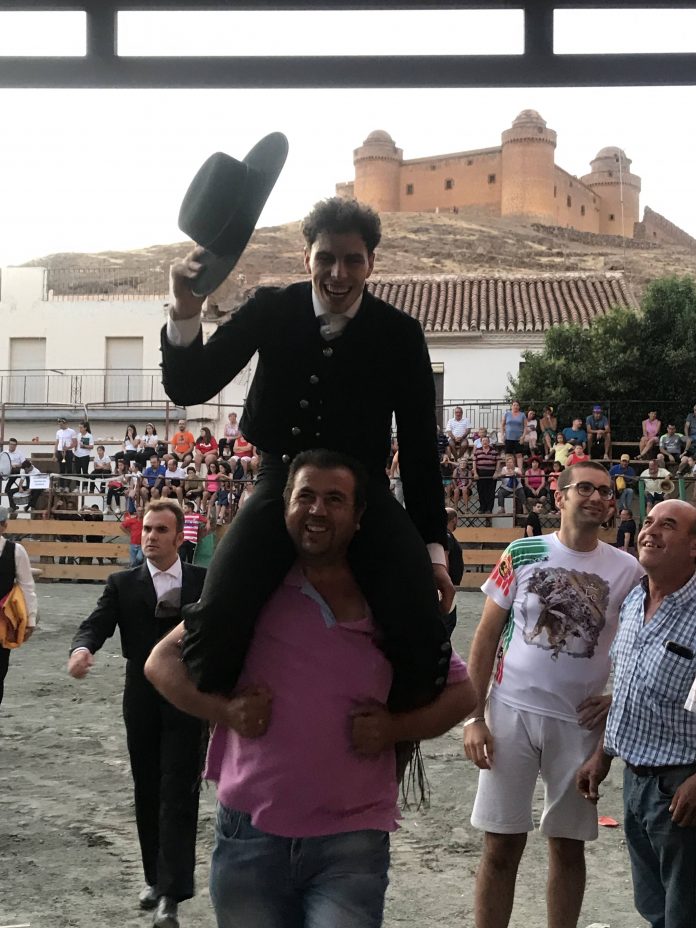 Javier González sale a hombros en La Calahorra
