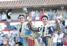 Perera y El Capea salen a hombros en Guijuelo