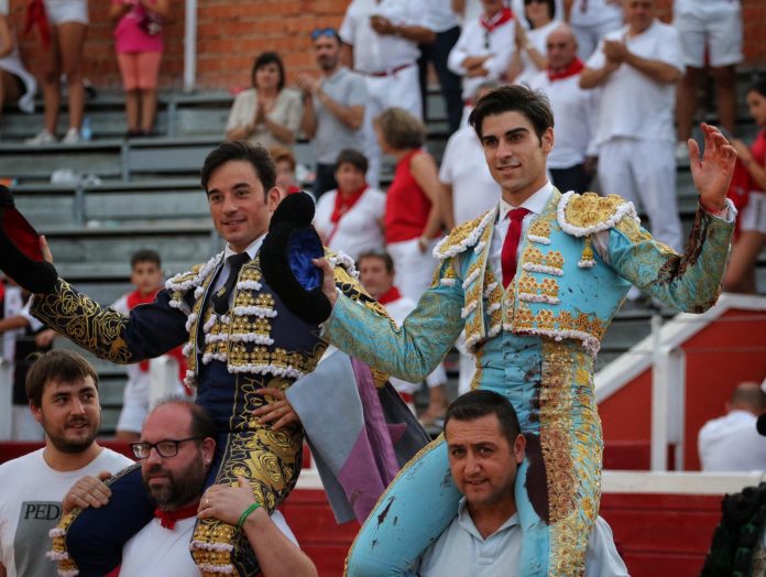 PACHECO Y SANCHEZ A HOMBROS