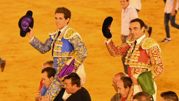 Ponce y Marín salen a hombros en Úbeda