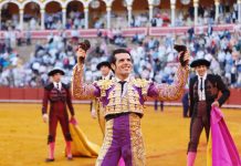 Emilio de Justo brilla con los grises de Victorino.