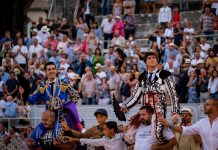 Talavante y Roca Rey salen a hombros en Arles.
