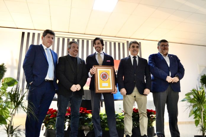 Victorino Martín de los Santos de Maimona premio a Curro Díaz