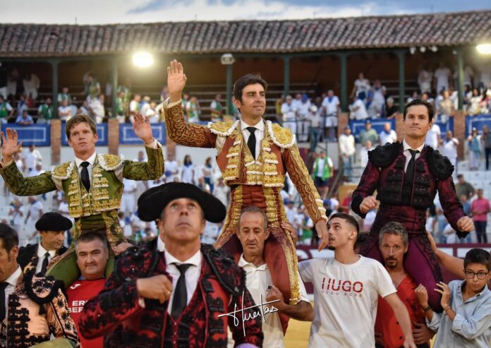 Perera, Luque y Borja salen a hombros en Tarazona