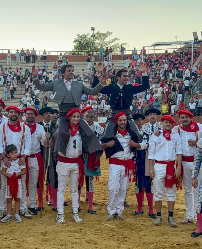 Andrés Romero y Sebastián Fernández salen a hombros en Tordesillas