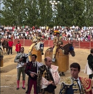 Burdiel y Chicharro a hombros en Pozuelo de Alarcón