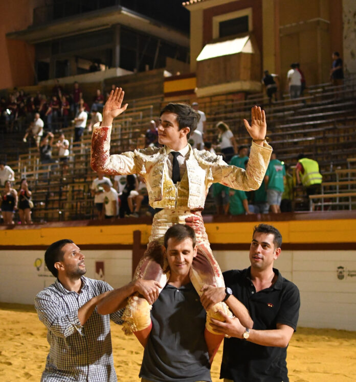Puerta grande para Mario Vilau en la segunda semifinal del Circuito Valenciano de Novilladas 2025