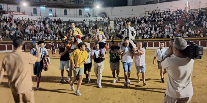 Talavante, Emilio de Justo y Marco Pérez salen a hombros en Andújar