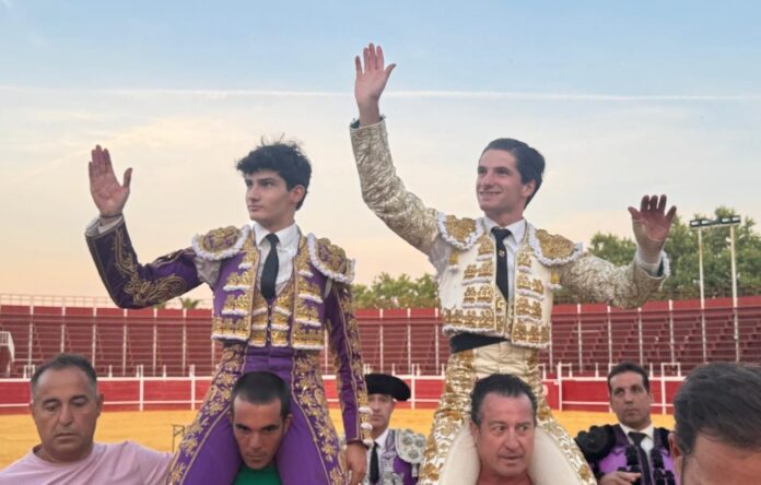 Villita y Cristian González abren la Puerta Grande de Los Yébenes