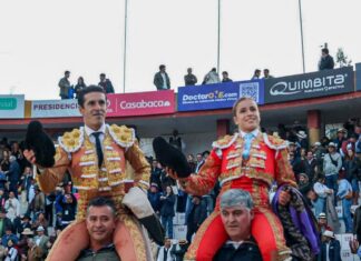 Indulto de Talavante, a hombros con Olga Casado, en Latacunga