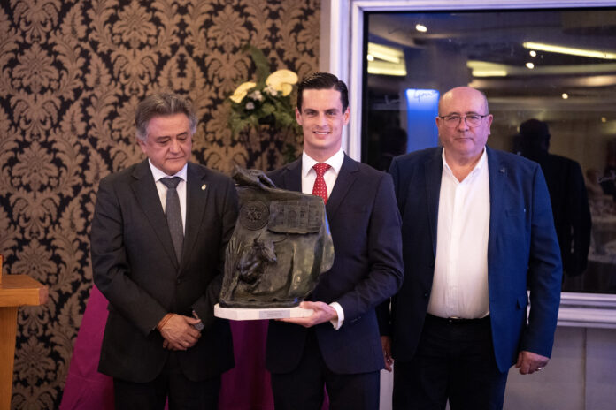 David Galván recibe el Trofeo al Triunfador de la Feria de Daimiel