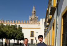 El novillero onubense Carlos Tirado será apoderado por el matador de toros Enrique Peña