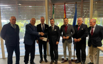 La Real Maestranza de Caballería de Sevilla entrega su aportación anual a la Asociación Andaluza de Escuelas Taurinas “Pedro Romero”