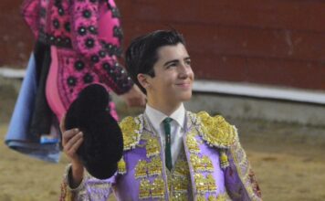 Marco Pérez pincha la Puerta Grande en Cali.