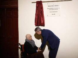 La Comunidad de Madrid reconoce la trayectoria profesional del periodista taurino Miguel Ángel Moncholi